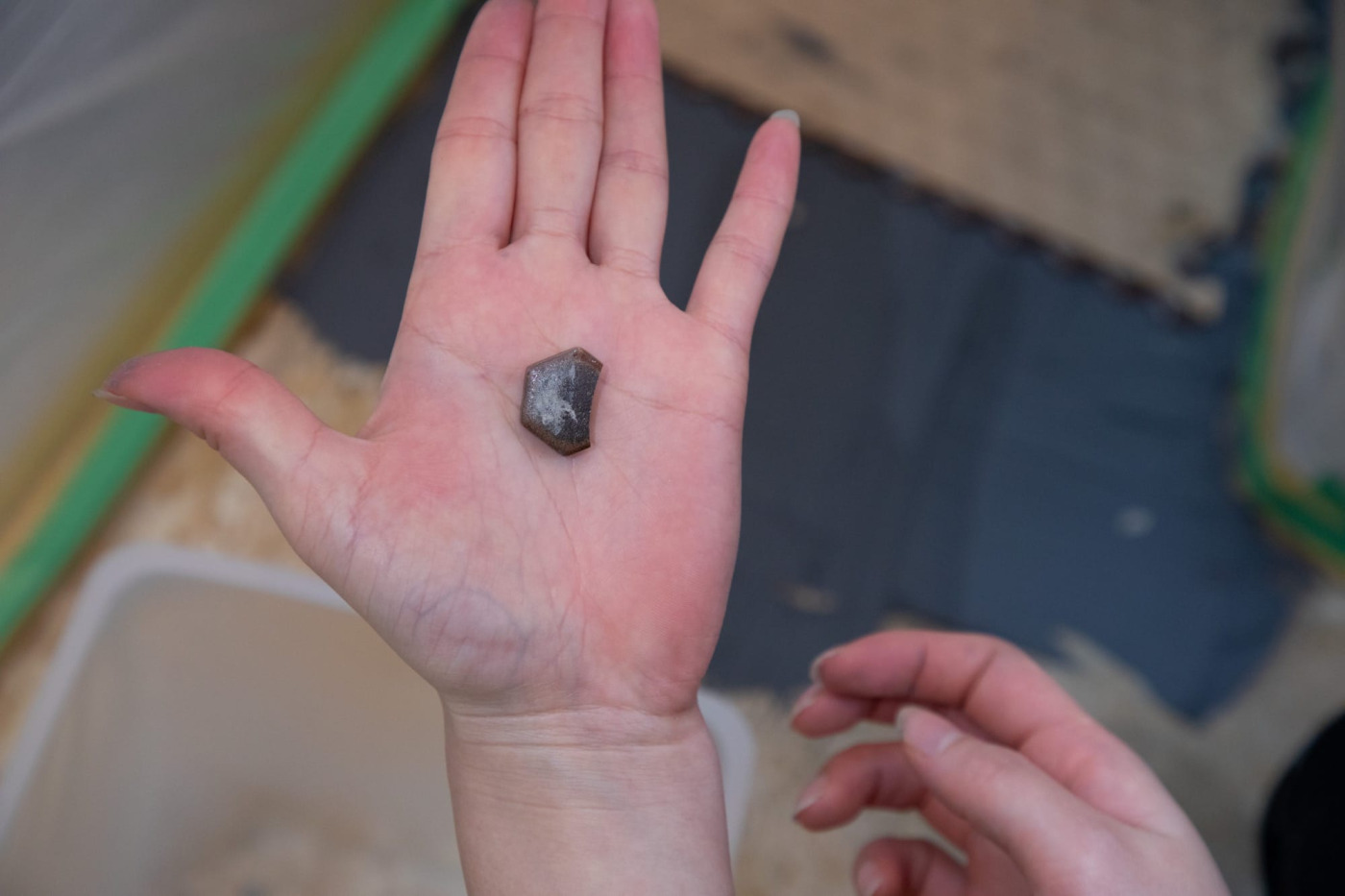 塩ビシートだった、築古戸建のトイレ床を『ハニカムタイル』に変えてみた！96