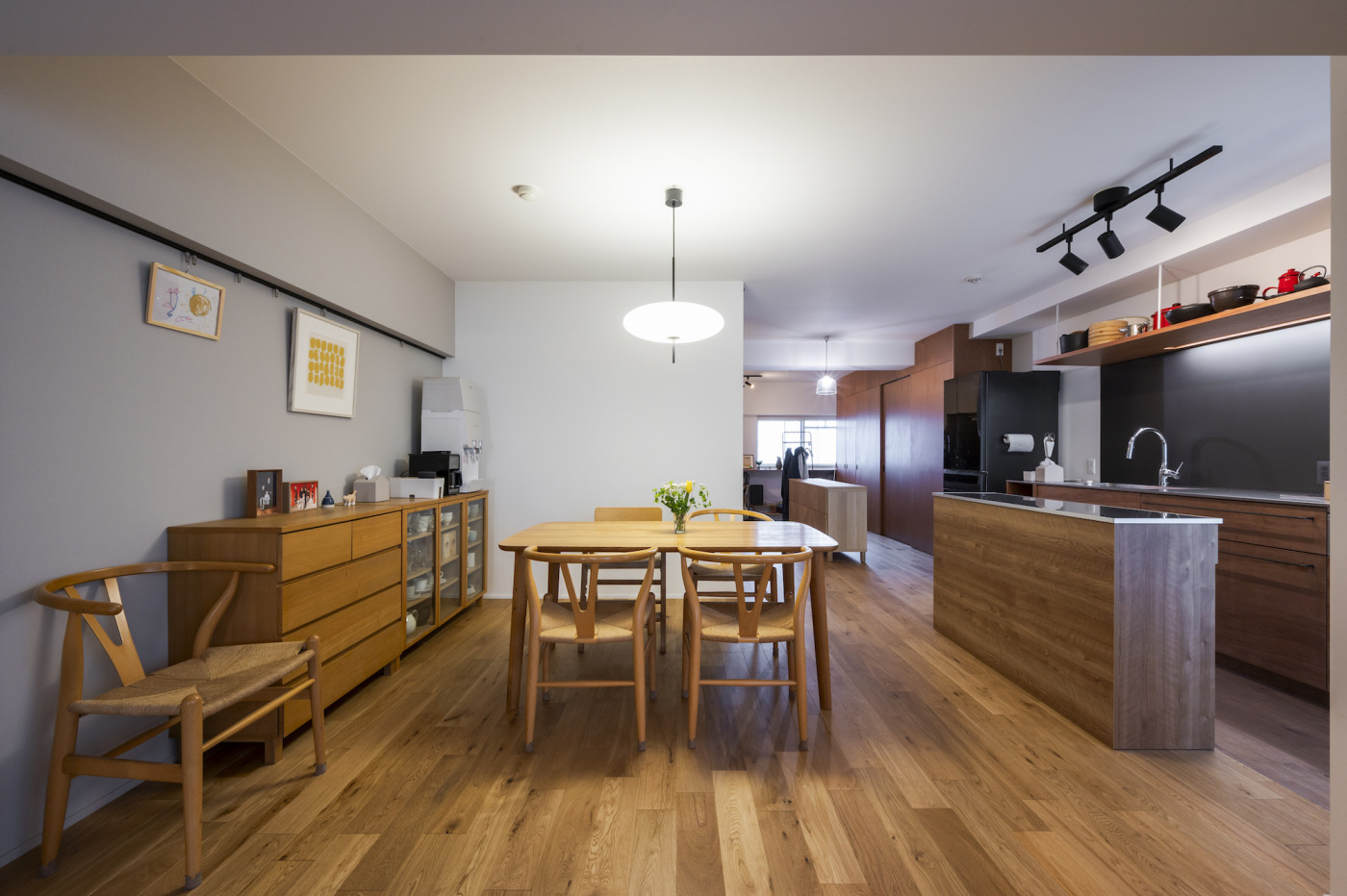 縦長住戸でも光が届く空間はつくれる！光と風、人の動きもぐるりと回遊する住まい3