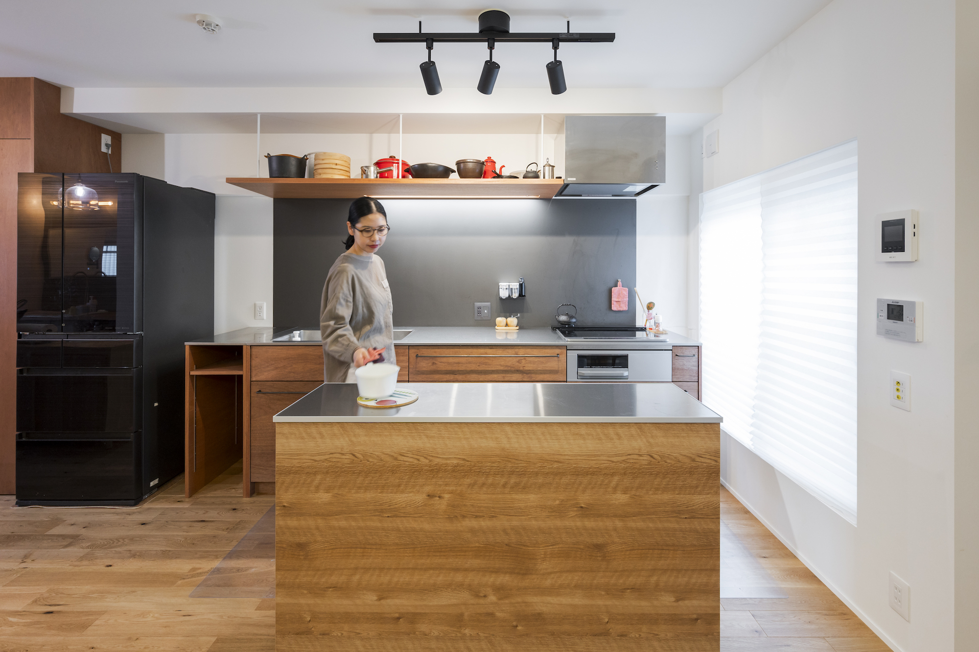 縦長住戸でも光が届く空間はつくれる！光と風、人の動きもぐるりと回遊する住まいVol.6