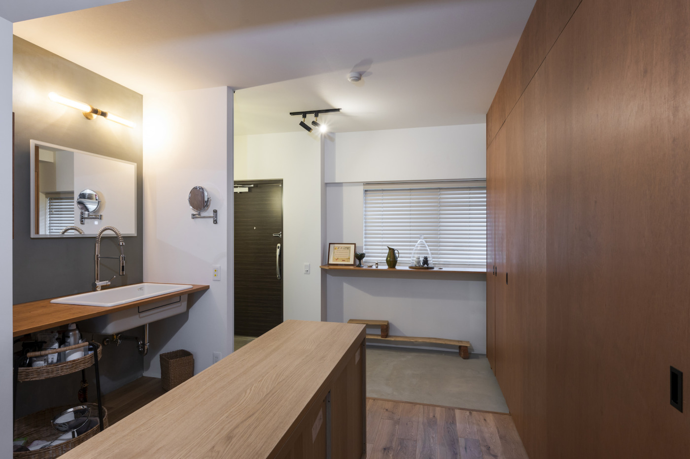 縦長住戸でも光が届く空間はつくれる！光と風、人の動きもぐるりと回遊する住まい19