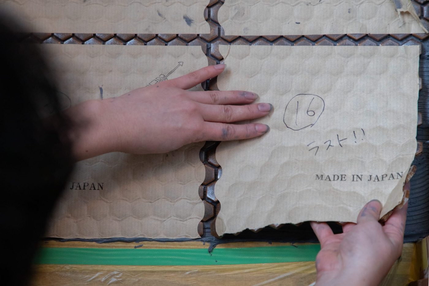 塩ビシートだった、築古戸建のトイレ床を『ハニカムタイル』に変えてみた！106