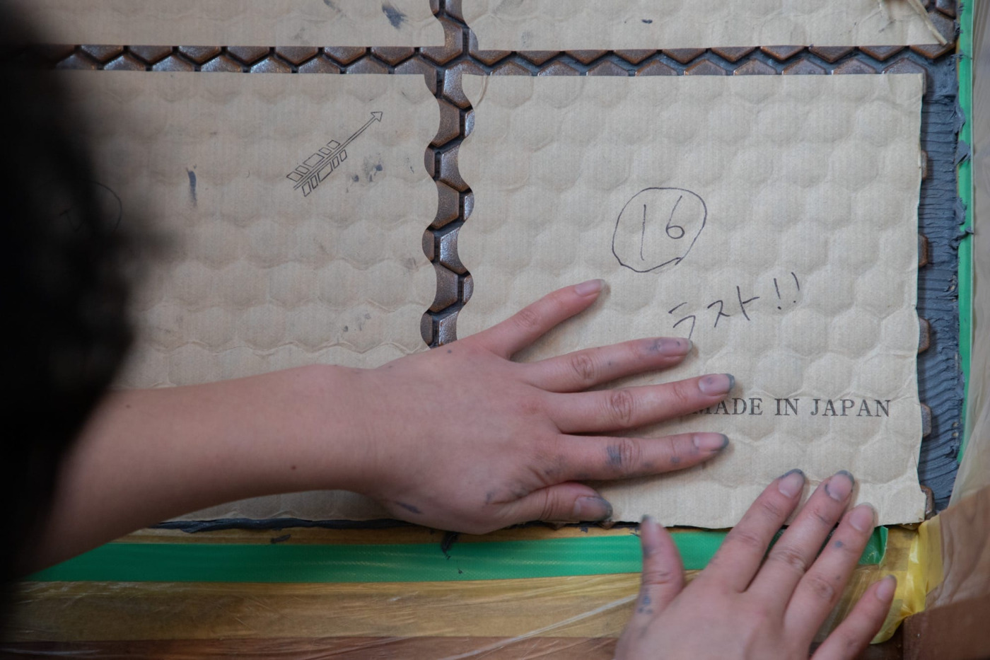 塩ビシートだった、築古戸建のトイレ床を『ハニカムタイル』に変えてみた！106