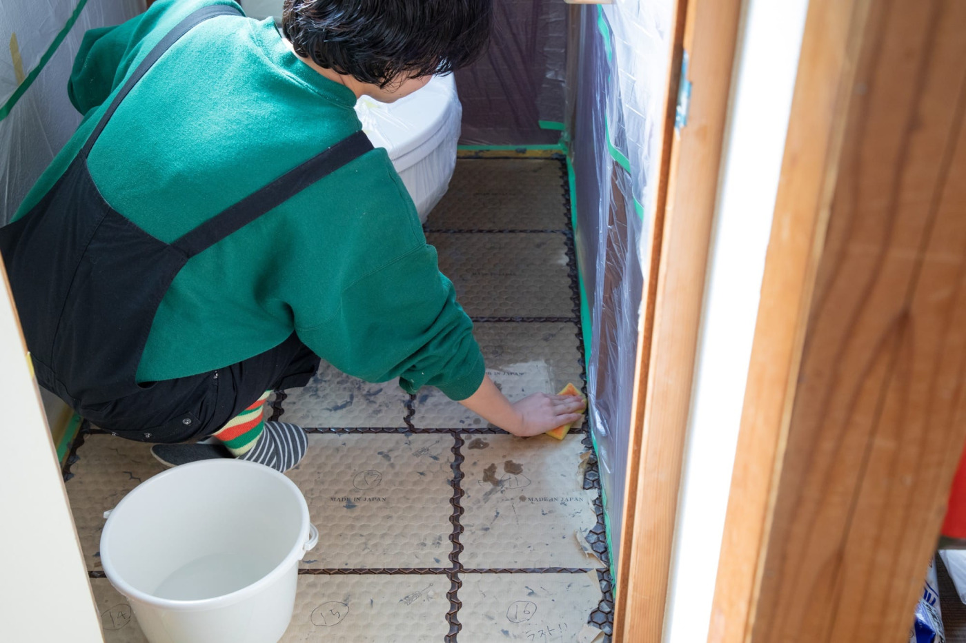 塩ビシートだった、築古戸建のトイレ床を『ハニカムタイル』に変えてみた！114