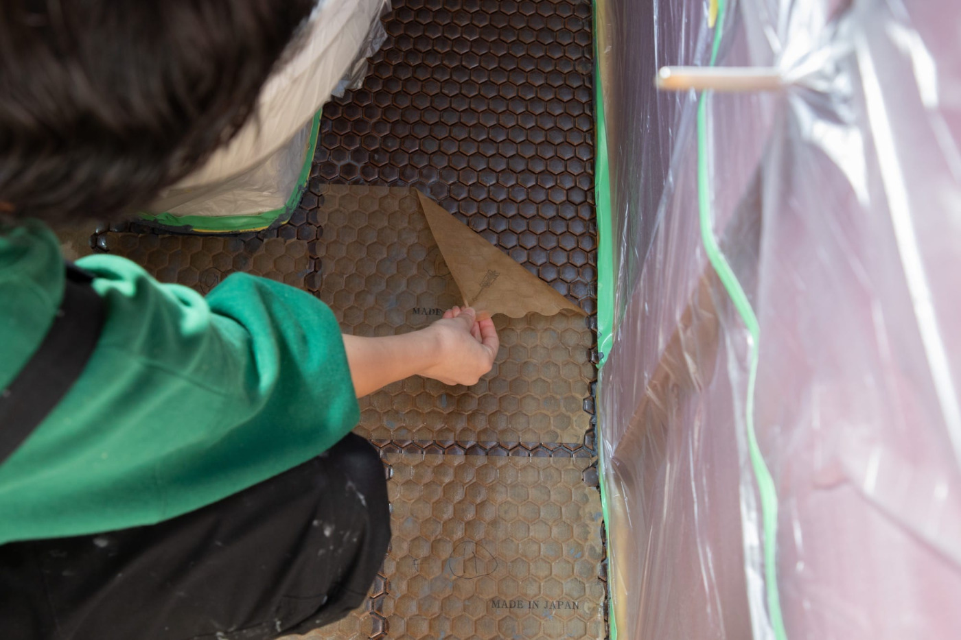 塩ビシートだった、築古戸建のトイレ床を『ハニカムタイル』に変えてみた！116