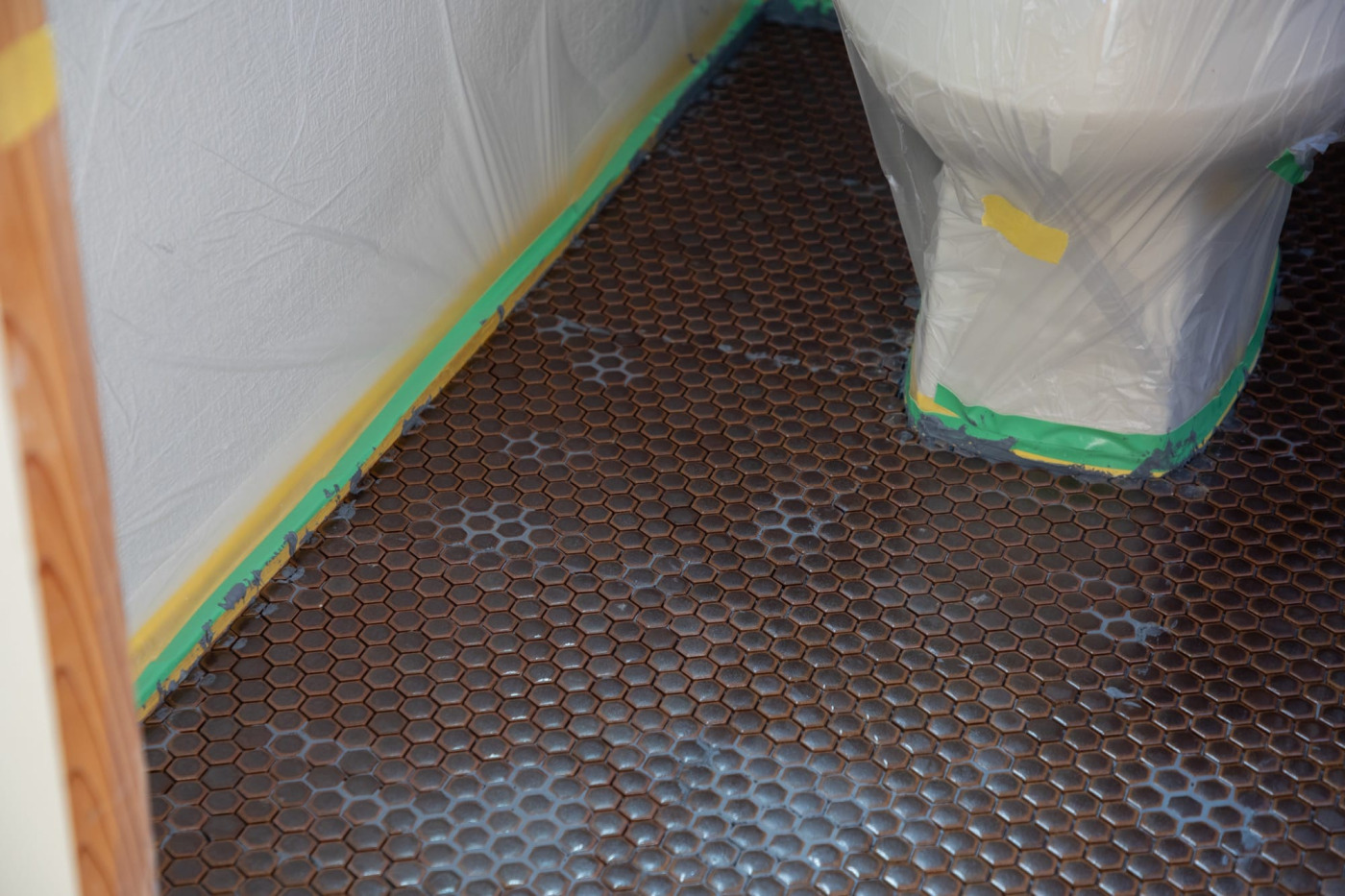 塩ビシートだった、築古戸建のトイレ床を『ハニカムタイル』に変えてみた！118