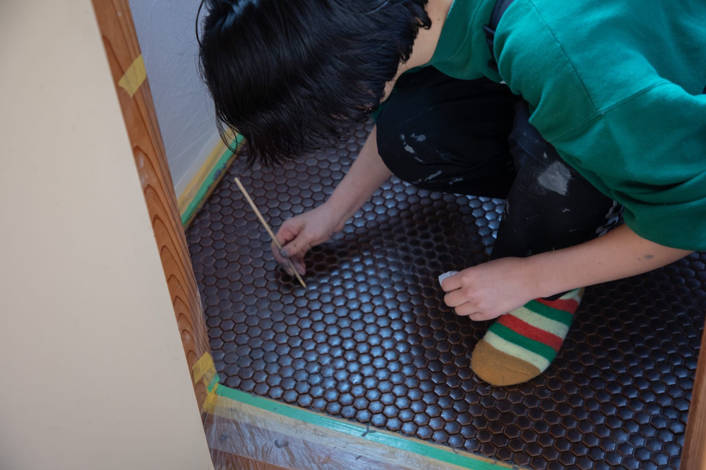 塩ビシートだった、築古戸建のトイレ床を『ハニカムタイル』に変えてみた！122