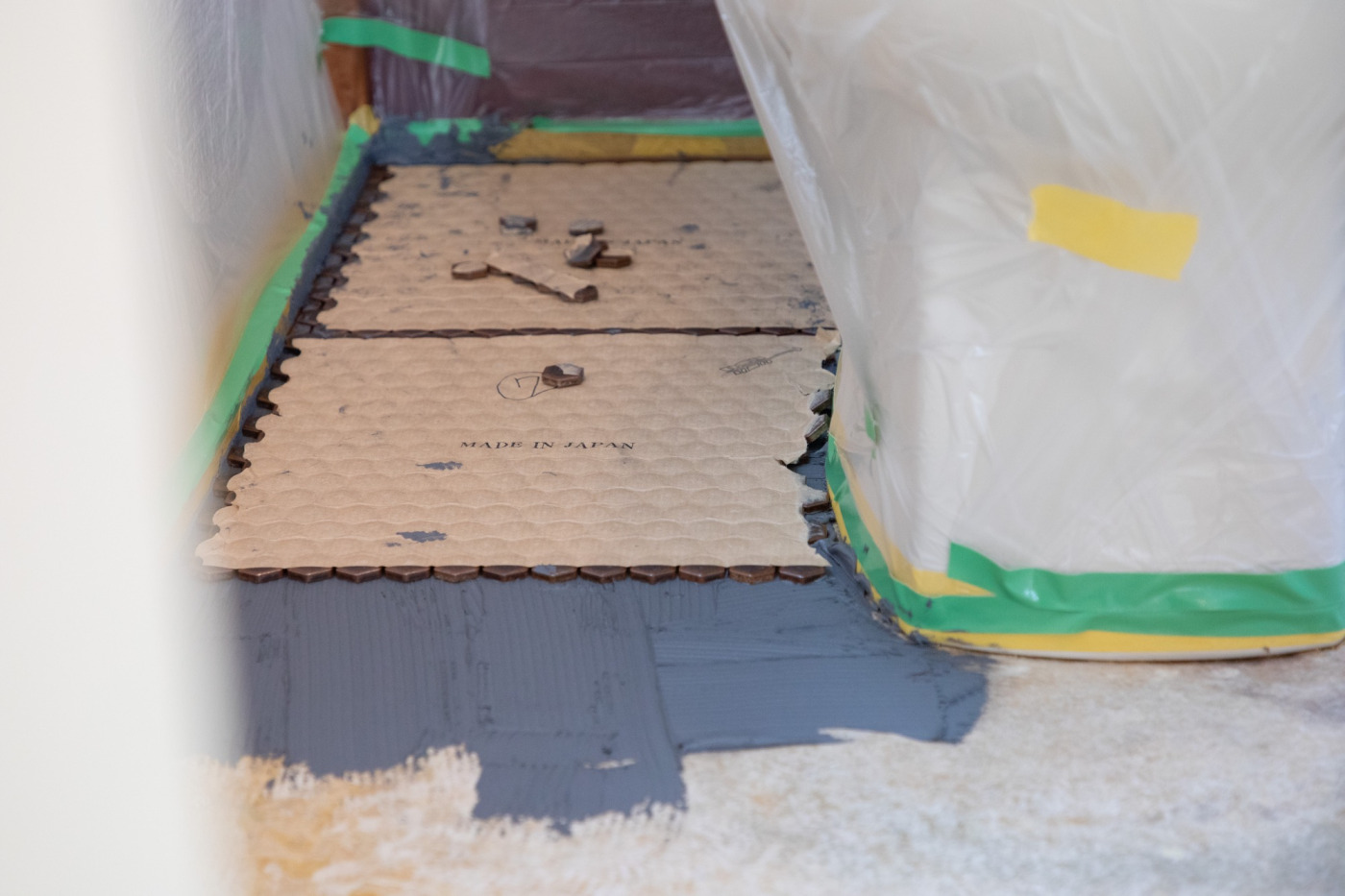 塩ビシートだった、築古戸建のトイレ床を『ハニカムタイル』に変えてみた！98