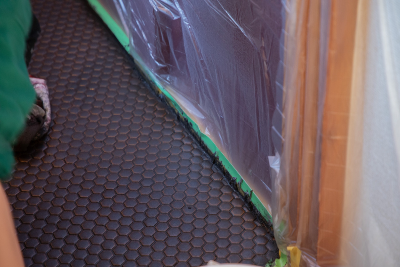 塩ビシートだった、築古戸建のトイレ床を『ハニカムタイル』に変えてみた！156