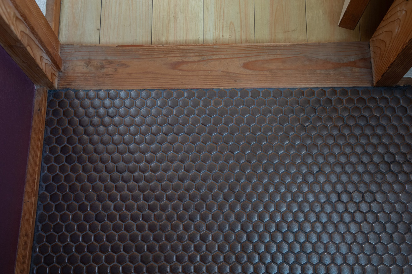 塩ビシートだった、築古戸建のトイレ床を『ハニカムタイル』に変えてみた！177