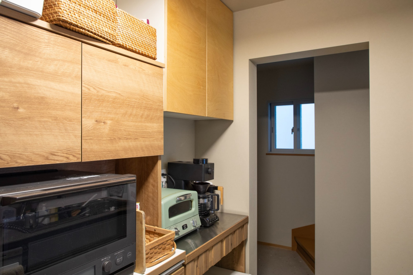 ※こちらの『オーダー吊り戸棚』バーチは仕様変更前の商品で、現行品はキャビネット部分がブラックになります。