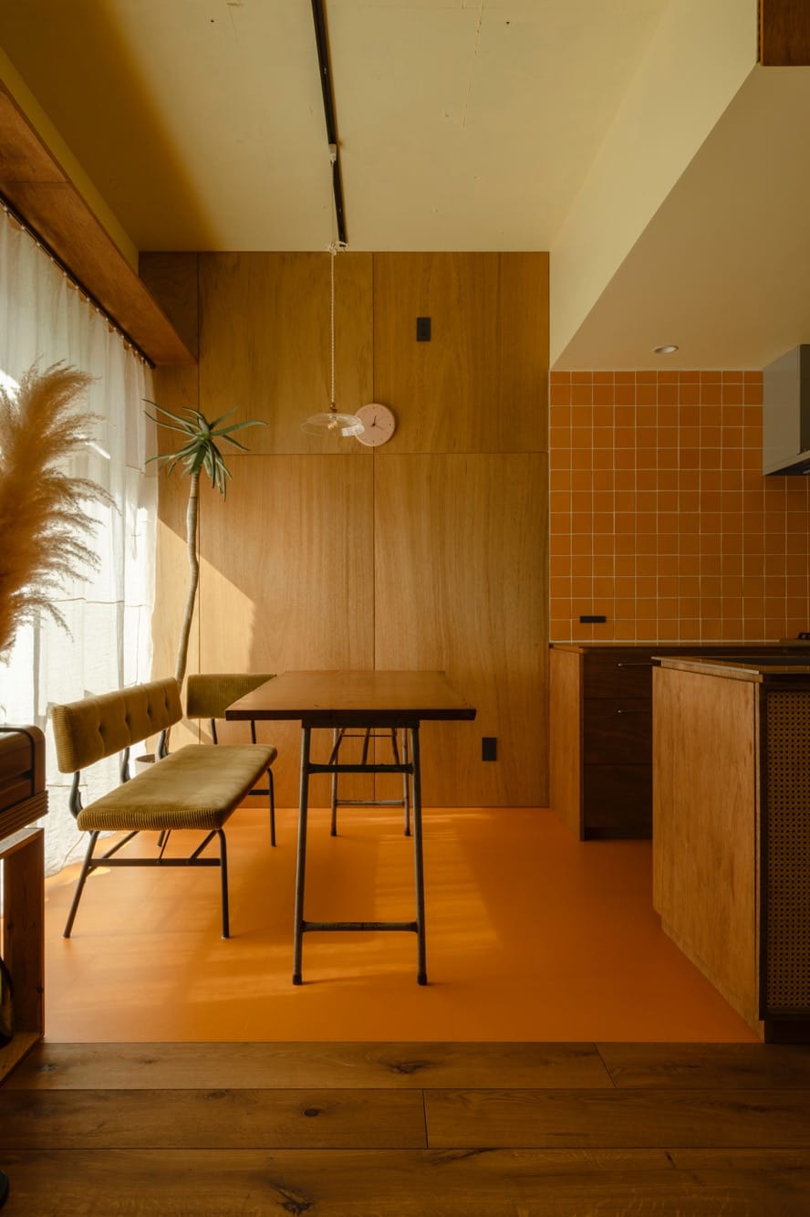 キッチンに立つ人との距離も近く、料理中も賑やかに過ごせそう。