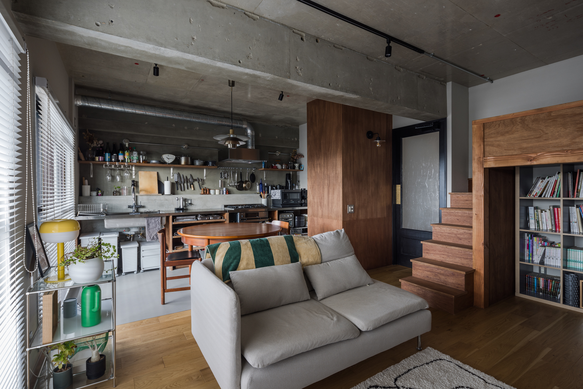 厨房みたいなキッチンと、こもれるロフト。それぞれの“基地で自分時間を満喫する、ふたり暮らしのマンションリノベーション vol.1