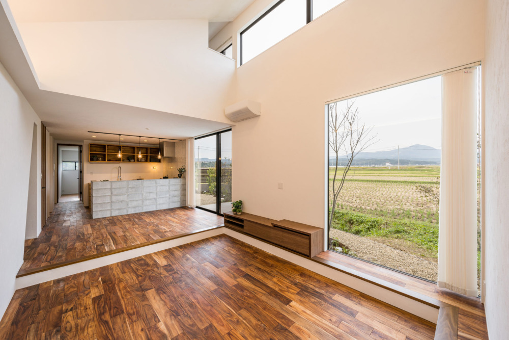 ひらけた山々の眺望と、自然素材を楽しむ家Vol.1