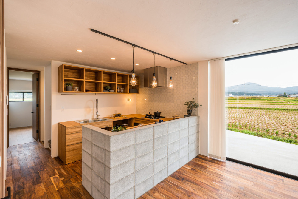 ひらけた山々の眺望と、自然素材を楽しむ家Vol.2