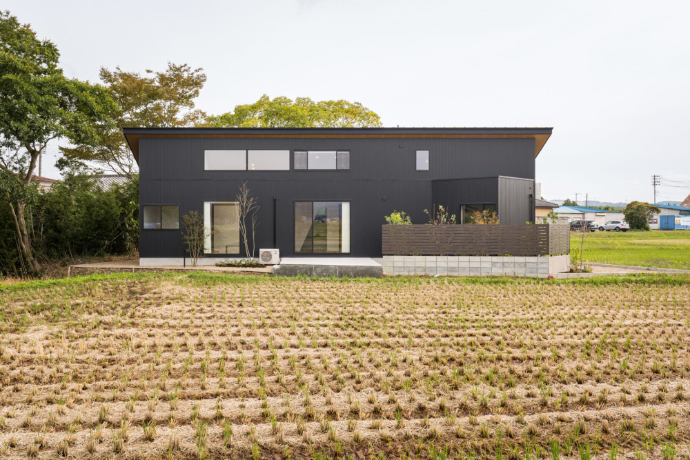 ひらけた山々の眺望と、自然素材を楽しむ家Vol.5