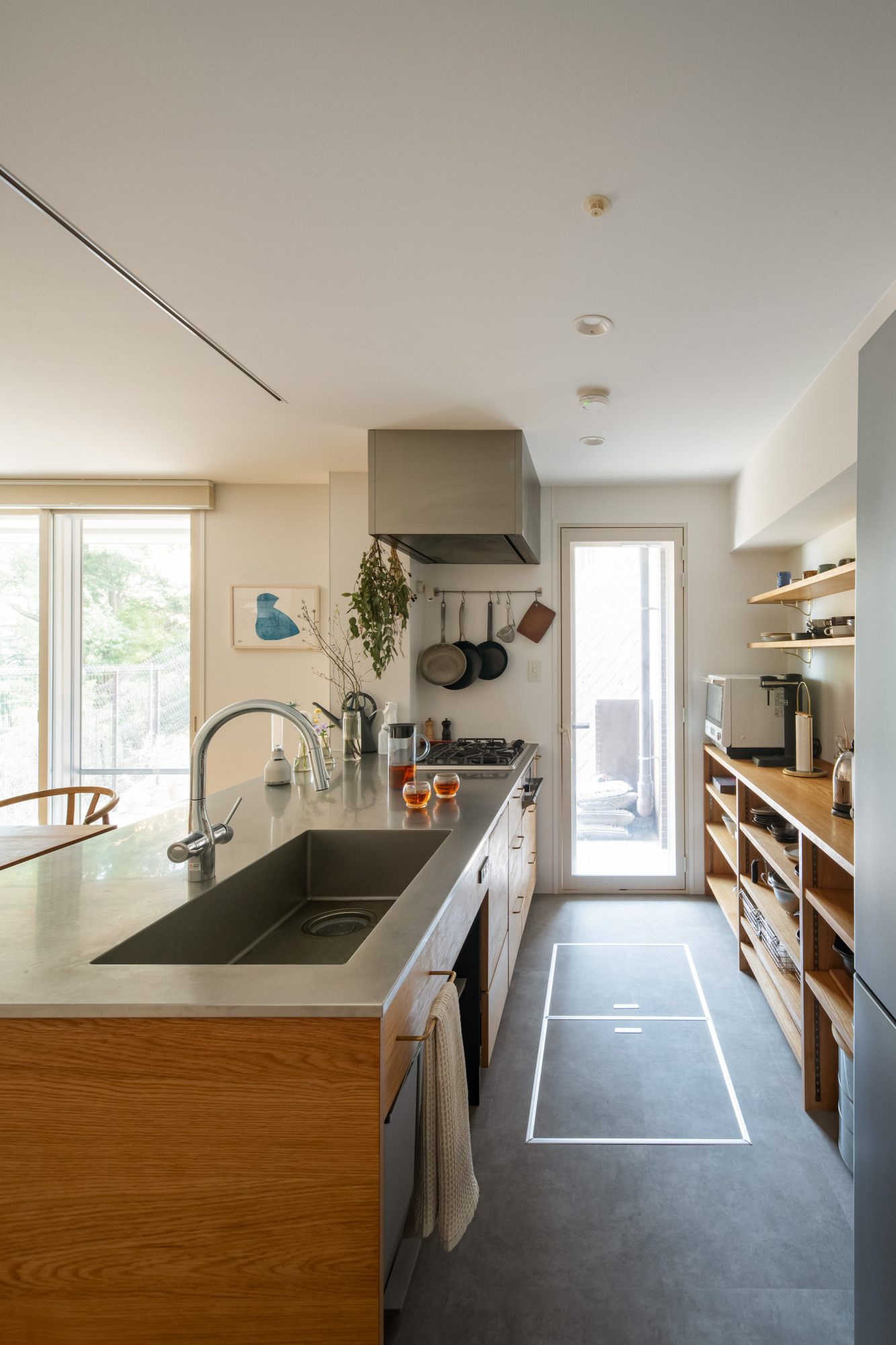 今日はどっち？気分で選べる、のびのびリビングとおこもりヌックのある暮らし9