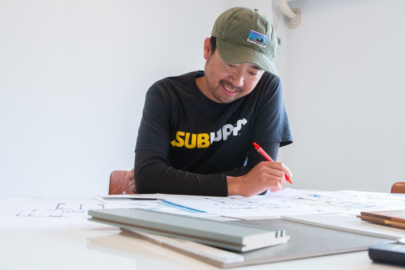 目指すべきプランの方向性が見つかって笑顔の一杉。ペンが走るぜ！