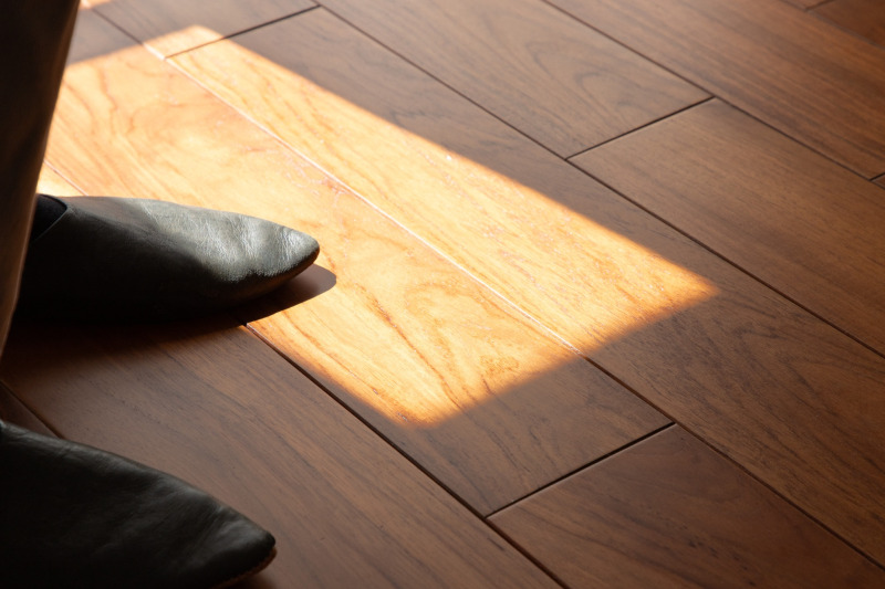 冬でもカサつかず、天然の油分が内部から滲み出るような、なめらかさを感じます。
