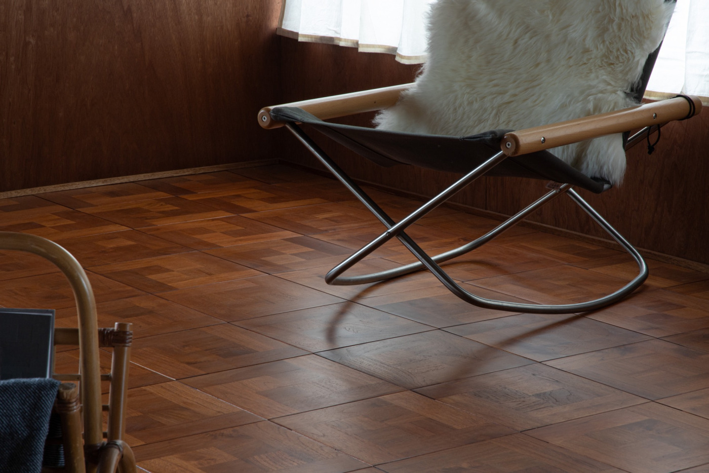 色褪せることなく、深い褐色に進化していく。「熟成」という言葉がよく似合う。