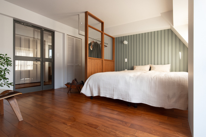 時代を選ばず惹かれてしまう、憧れの色艶。
