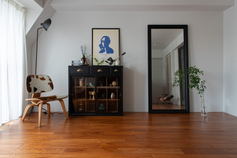 いつかその中でくつろぐ自分を、自然に想像してしまうような、体温を感じる部屋。
