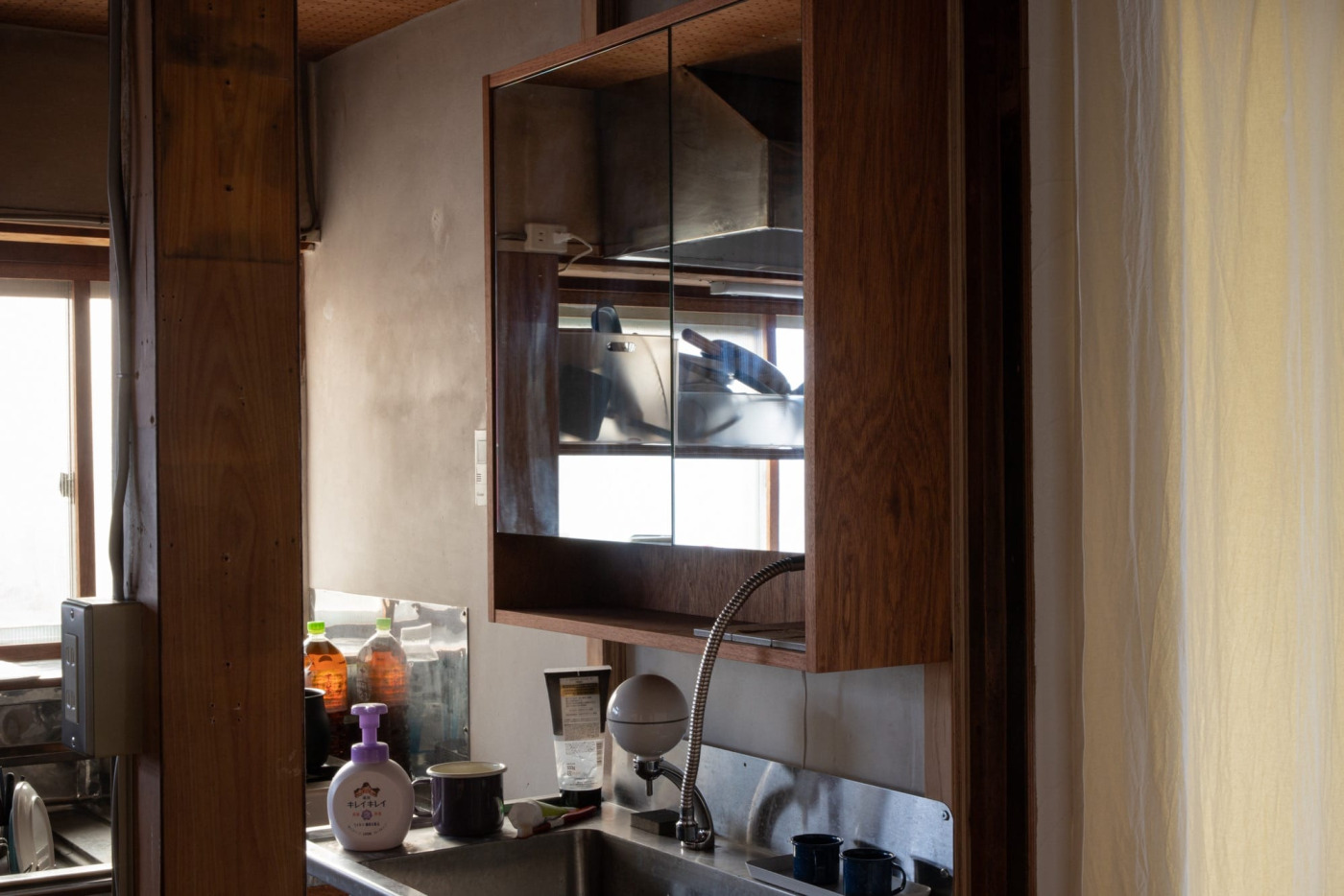 「完璧」より「アドリブ」？古い倉庫兼住居を、1年かけて改装した秘密基地DIY。33