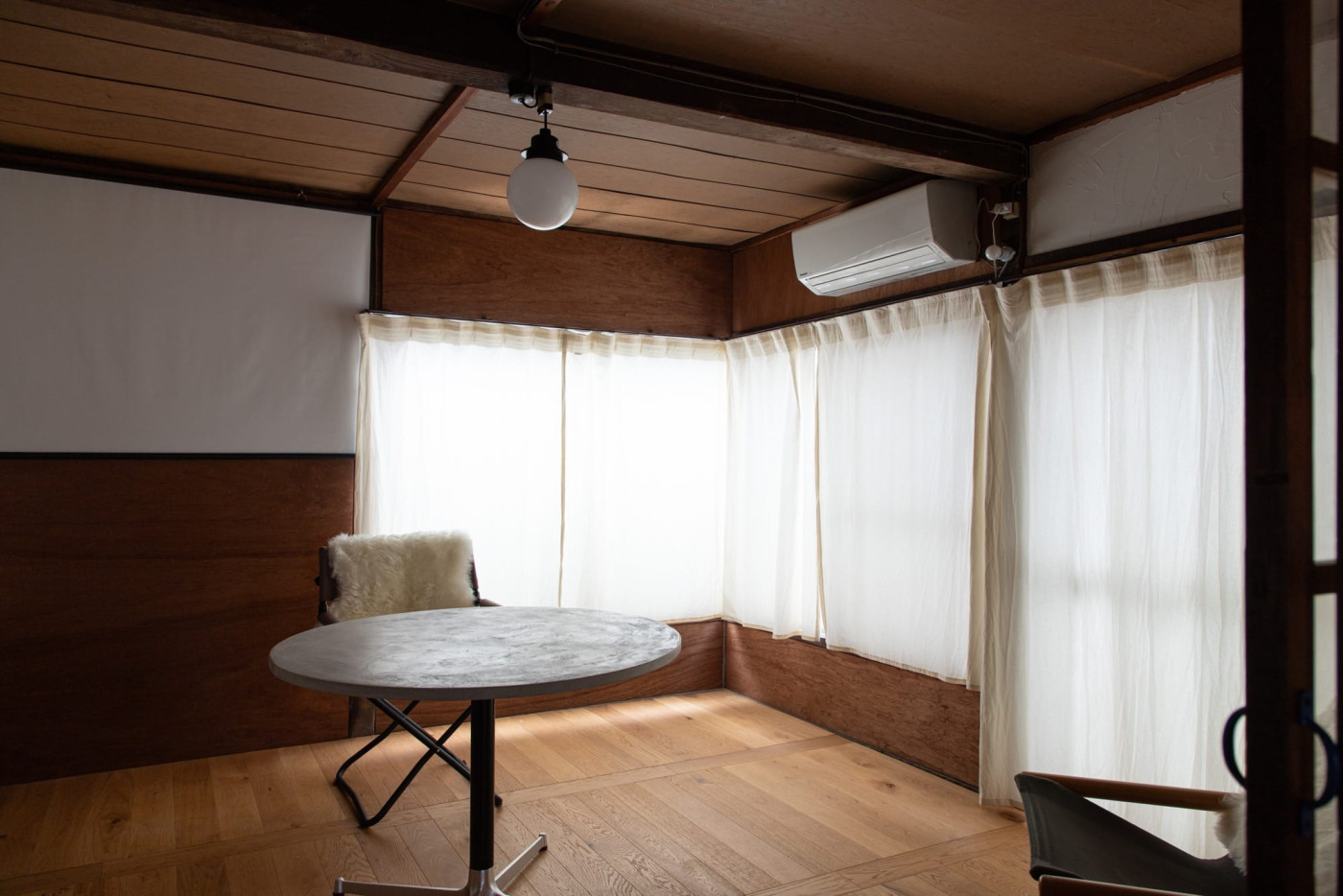 「完璧」より「アドリブ」？古い倉庫兼住居を、1年かけて改装した秘密基地DIY。21