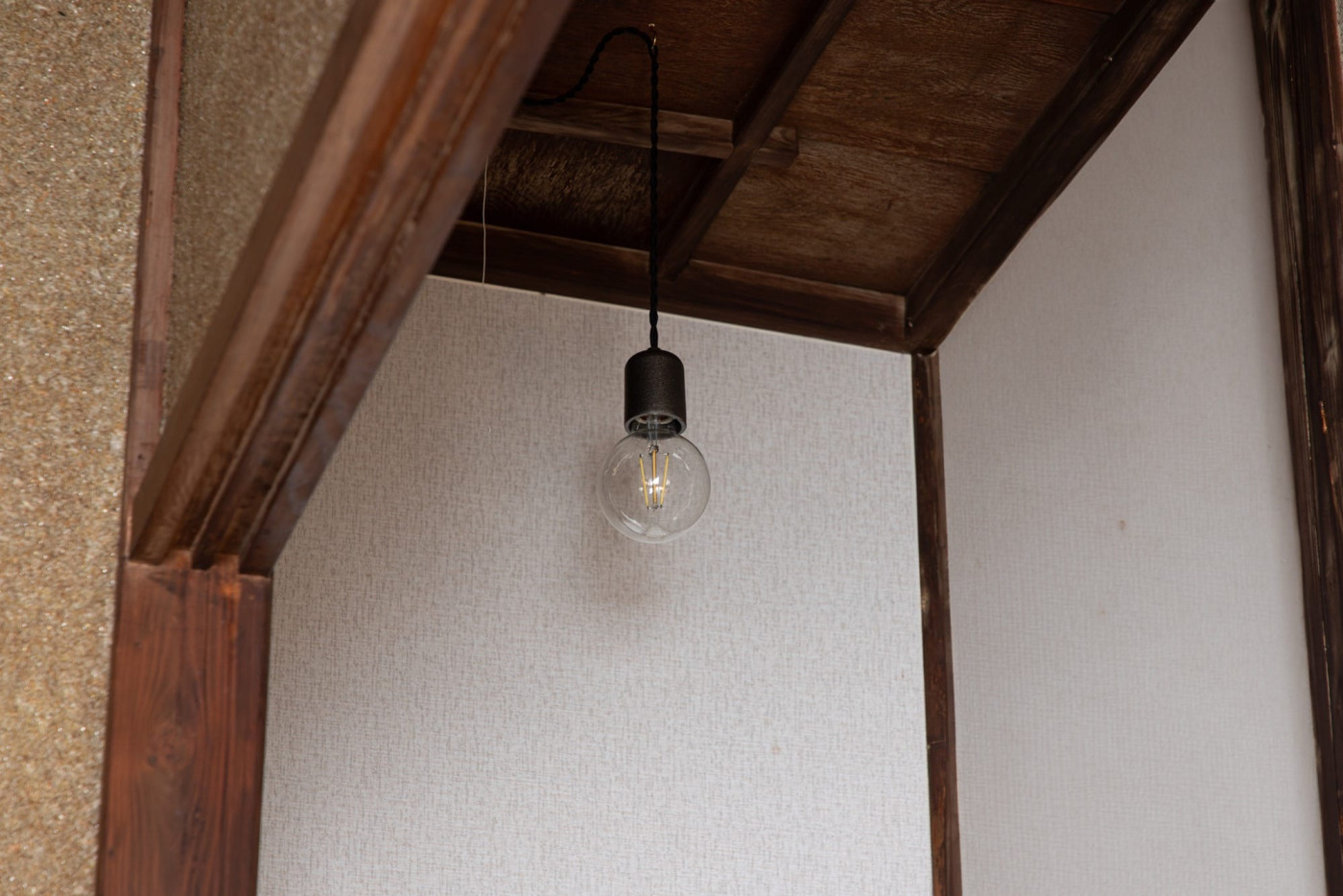 「完璧」より「アドリブ」？古い倉庫兼住居を、1年かけて改装した秘密基地DIY。49