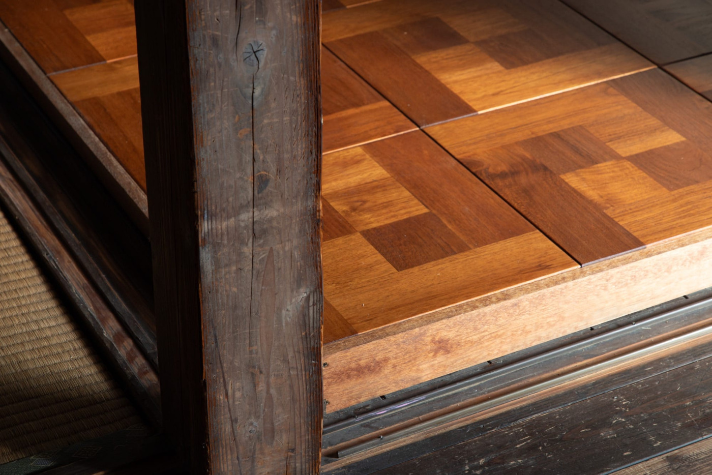 「完璧」より「アドリブ」？古い倉庫兼住居を、1年かけて改装した秘密基地DIY。45