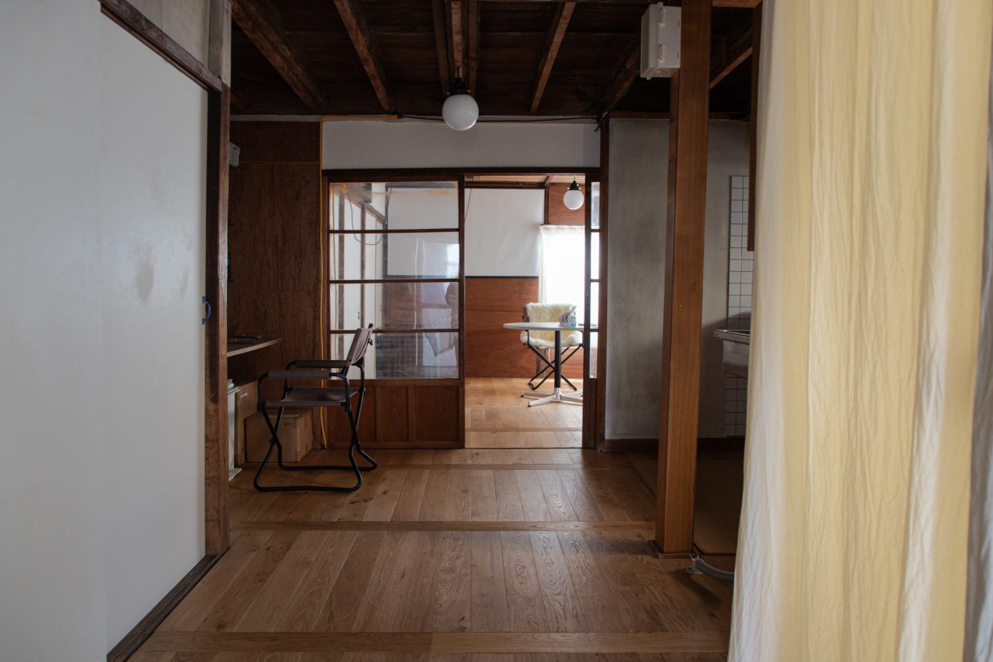 「完璧」より「アドリブ」？古い倉庫兼住居を、1年かけて改装した秘密基地DIY。15