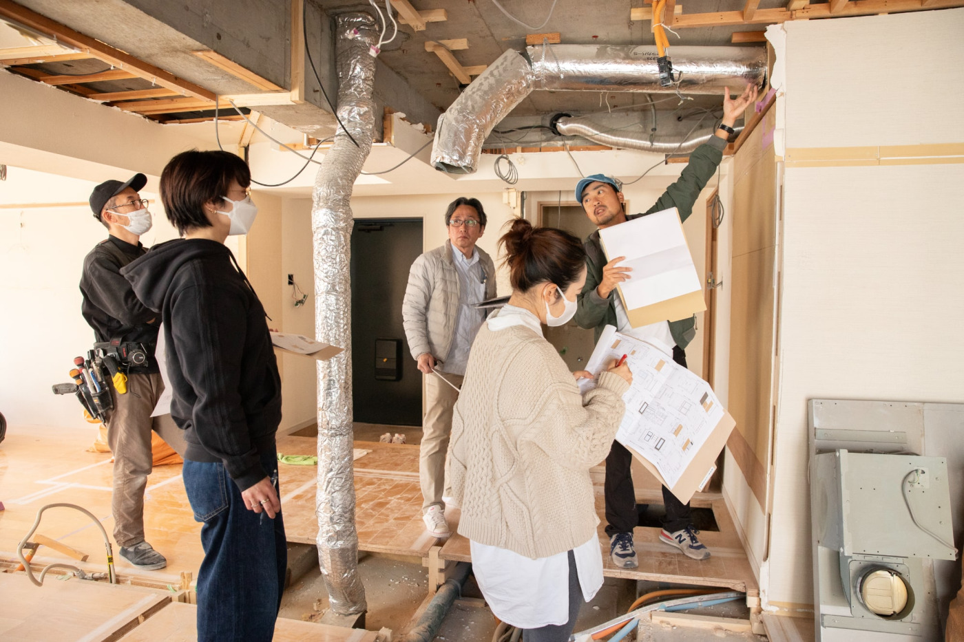 縦に走る排水管の周りには収納を造作予定。コレを隠しつつ収納スペースをどれだけ捻出できるか。