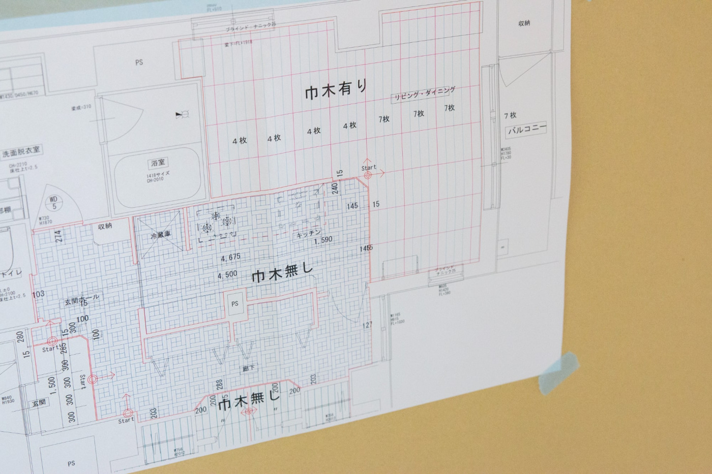 入念に計画された、フローリングの割り付け図。