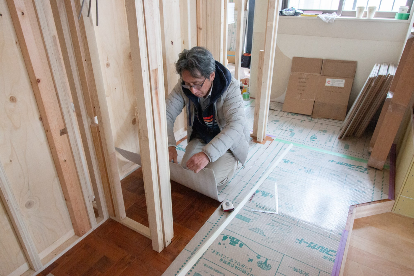 撮影のためにギリギリまで養生を待ってくれていた田井。「養生職人」と呼びたくなるほどの丁寧な養生でした。