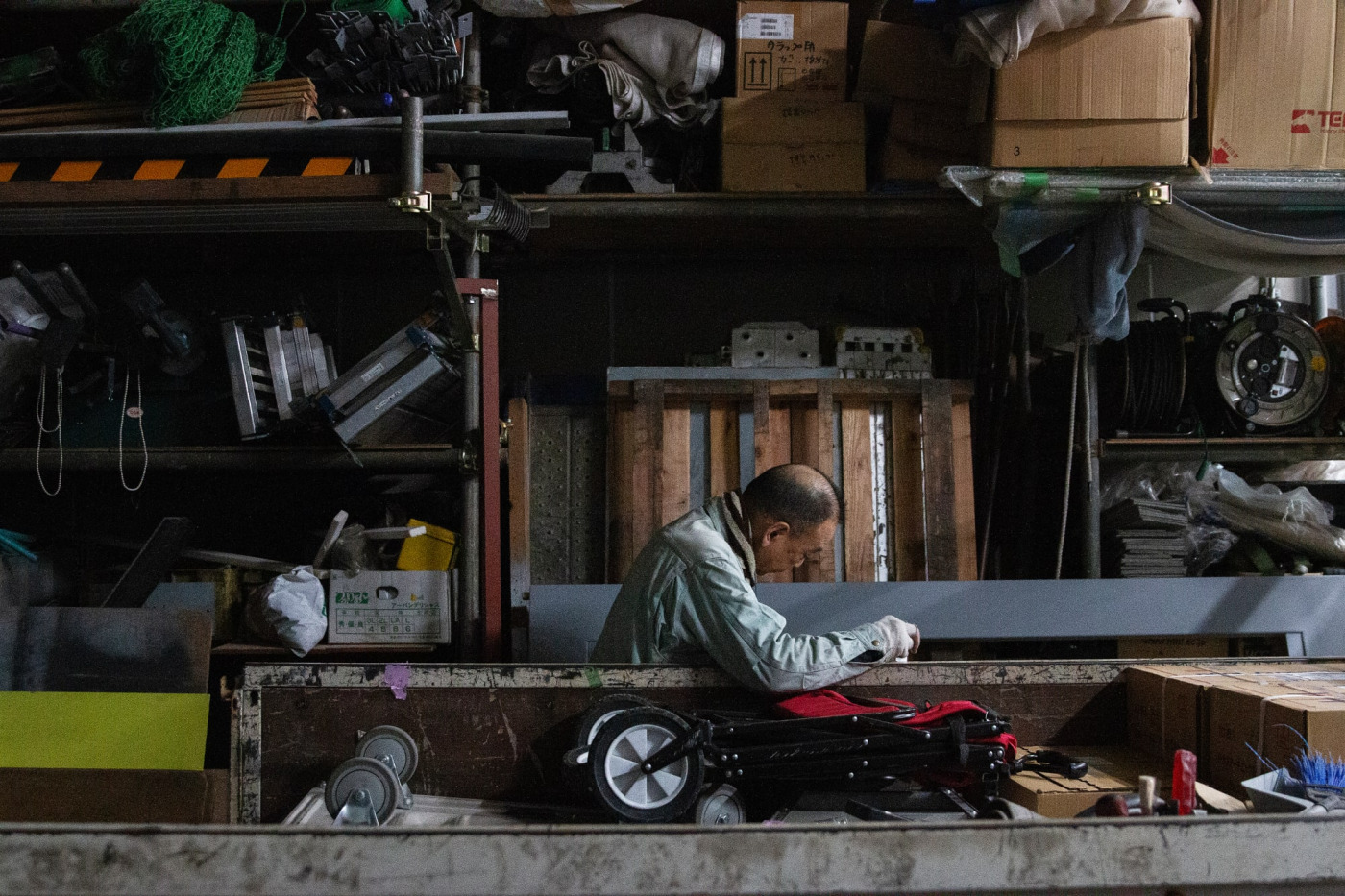 開発中商品の試作を作ってくれたのは、創業90年を超える金物製造工場。