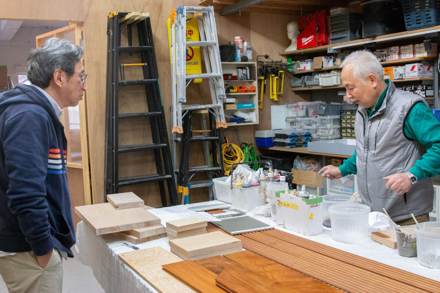 今回の現場に参加してくれる塗装職人さんは、田井と長く付き合いのある職人さん。