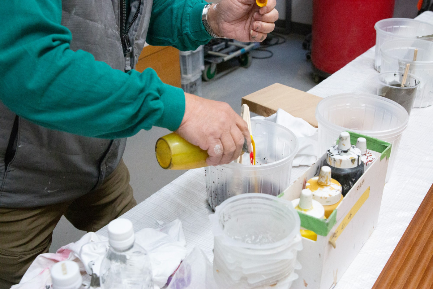 「なぜその色を？」という色が足されていく。どうなるのかドキドキ。