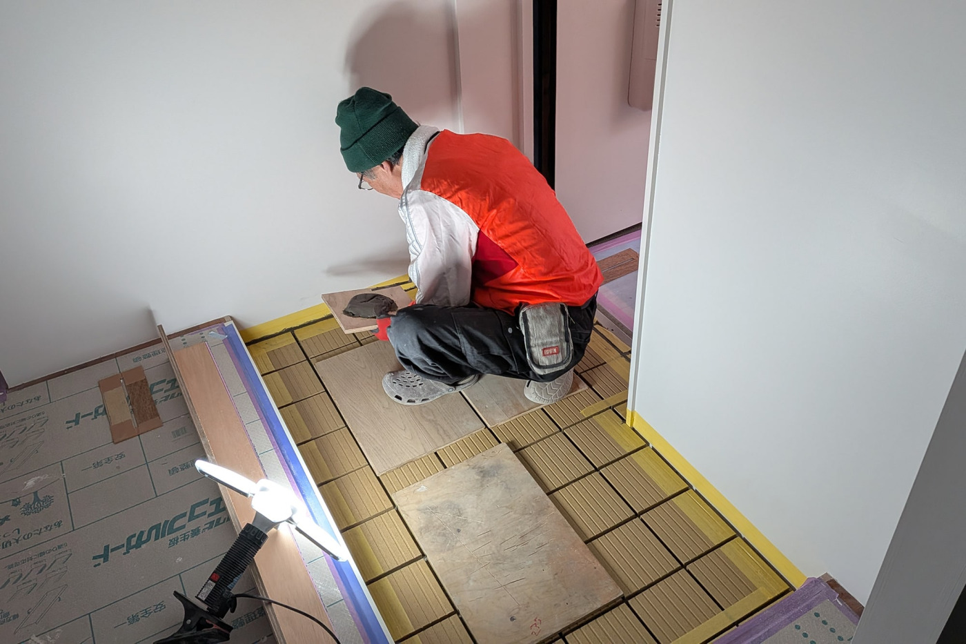 公共建築のアプローチなどで、長年使われてきた焼き物タイルです。