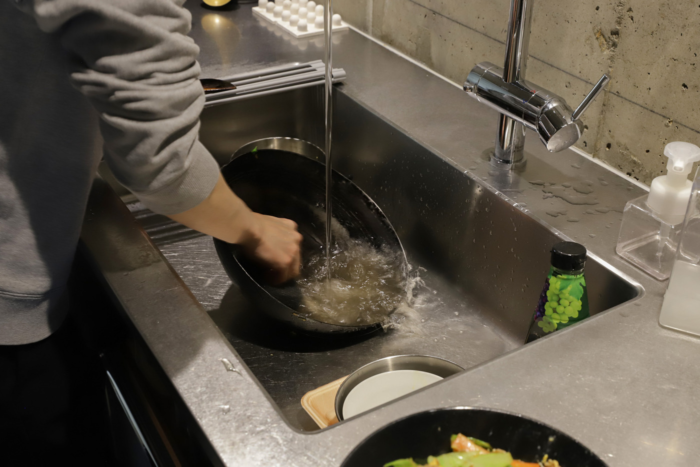 キッチン天板、​実際に​使ってみて​どう？素材別にリアルな使用感とお手入れ事情を徹底レポート79