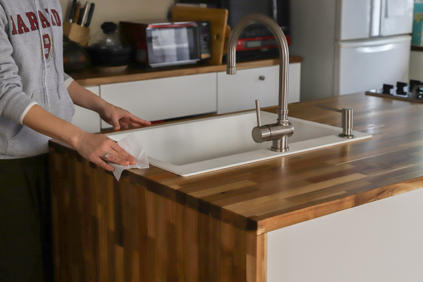 キッチン天板、​実際に​使ってみて​どう？素材別にリアルな使用感とお手入れ事情を徹底レポート60