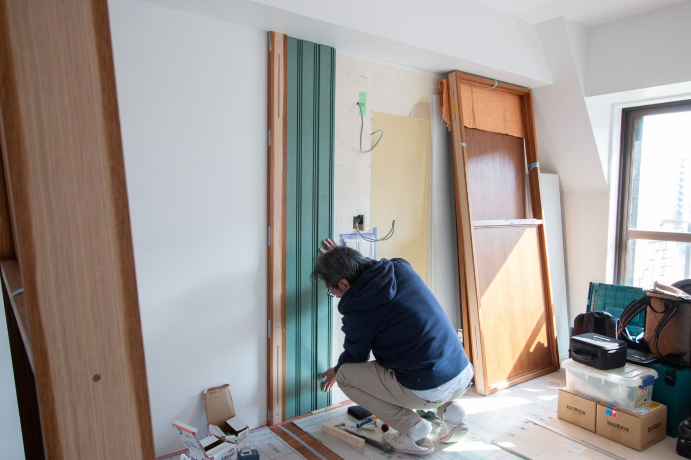 この板壁材も開発中の商品。好きな色に仕上げられる塗装下地付きと無塗装を販売する予定。