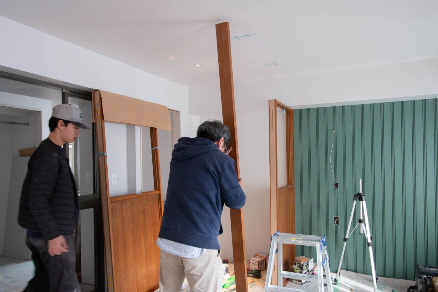 田井のサポートをしているのは新卒研修終了後、工事班に配属されたニューフェイス、前田です。