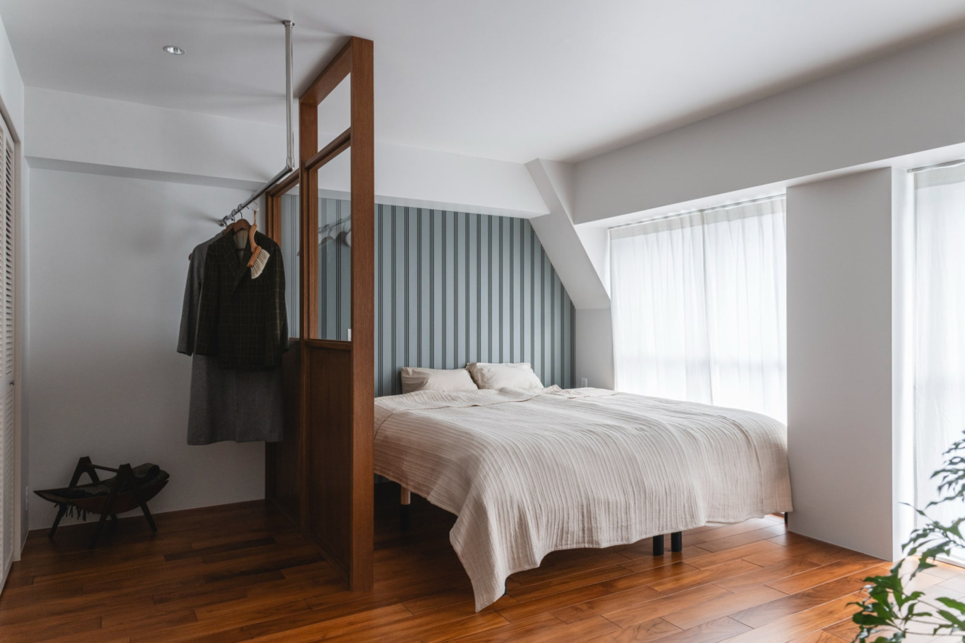 板壁は開発中のもの。空間に合わせた色で塗装して仕上げました。（撮影：山下弘毅）