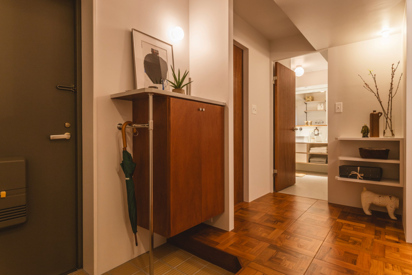 傘掛けには『メタルハンガーライン』を使用。たたき部分は近日発売予定のタイル。（撮影：山下弘毅）