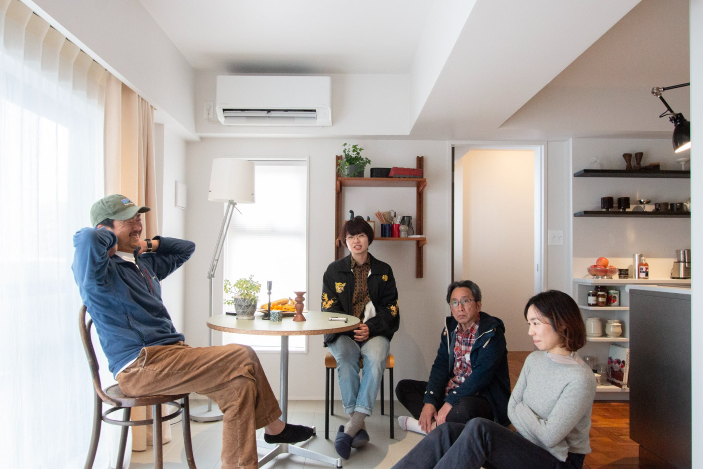 完成した『studyroom#2』に集合したプロジェクトメンバーたち。