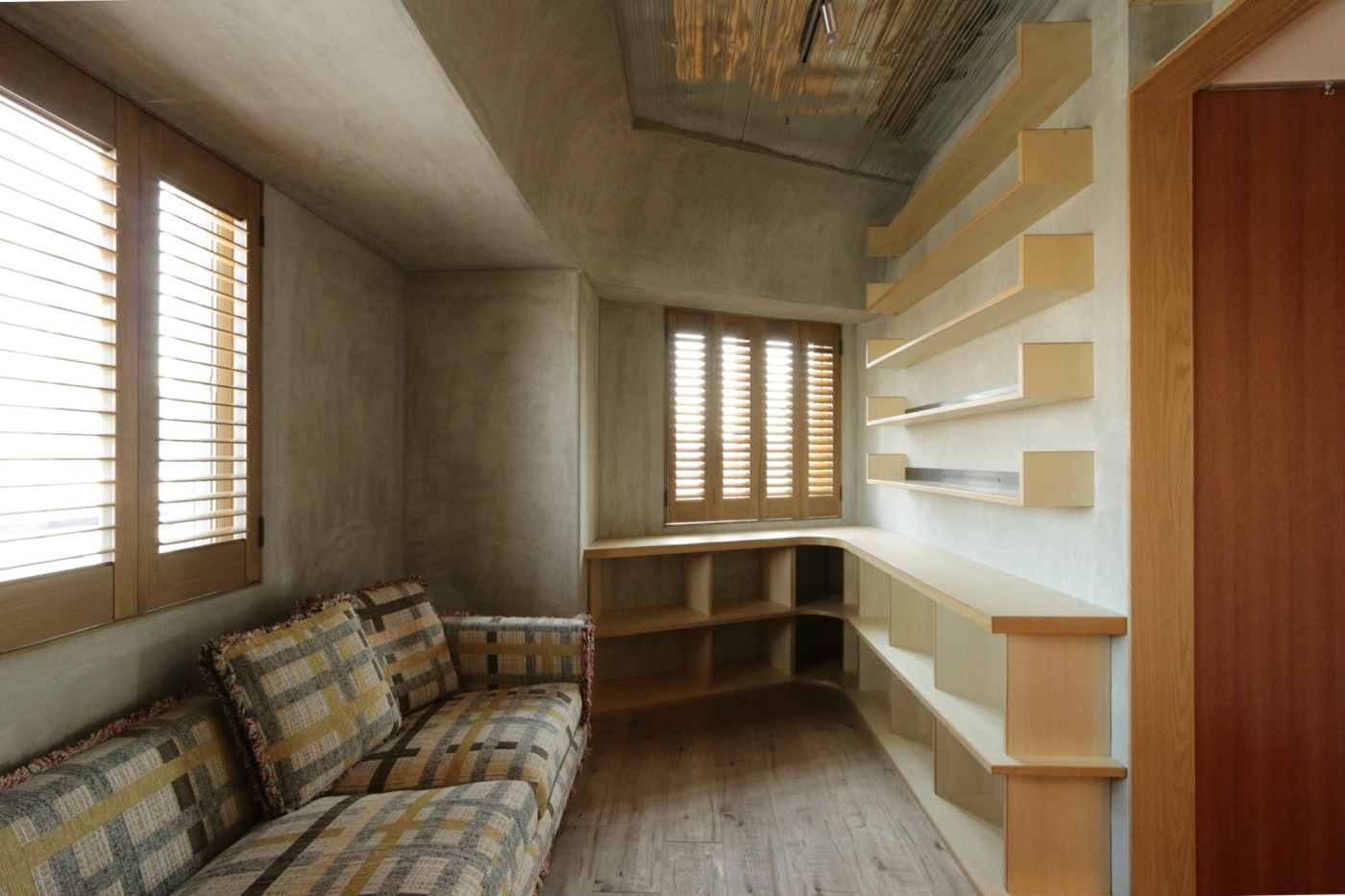 前回リフォームしたお部屋。ソファーは今はリビングへ。