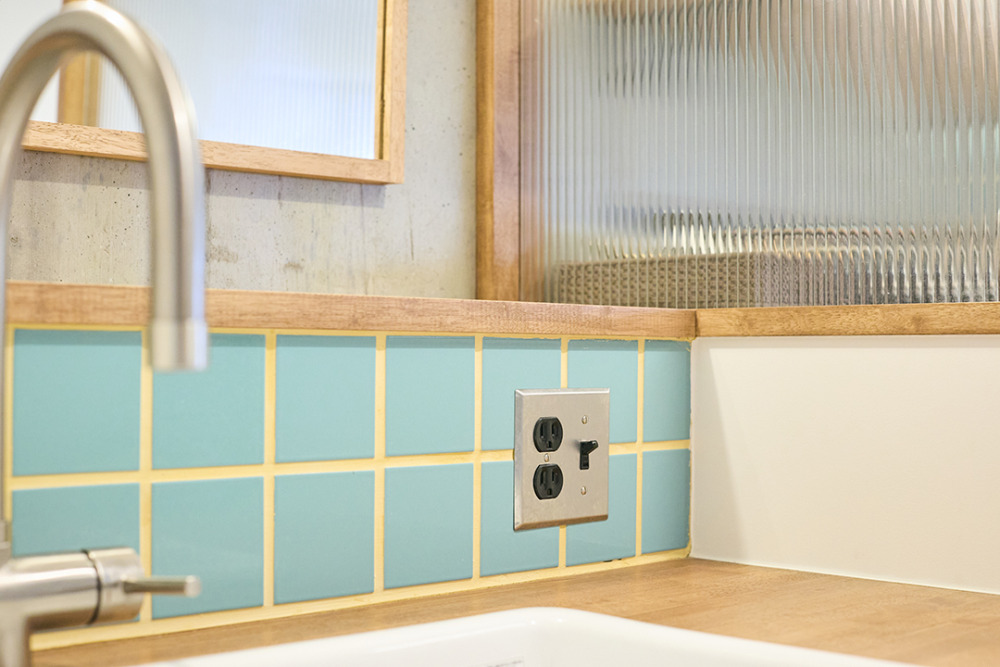 ユニークな仕上げが織りなす、創作的ミッドセンチュリー Vol.17