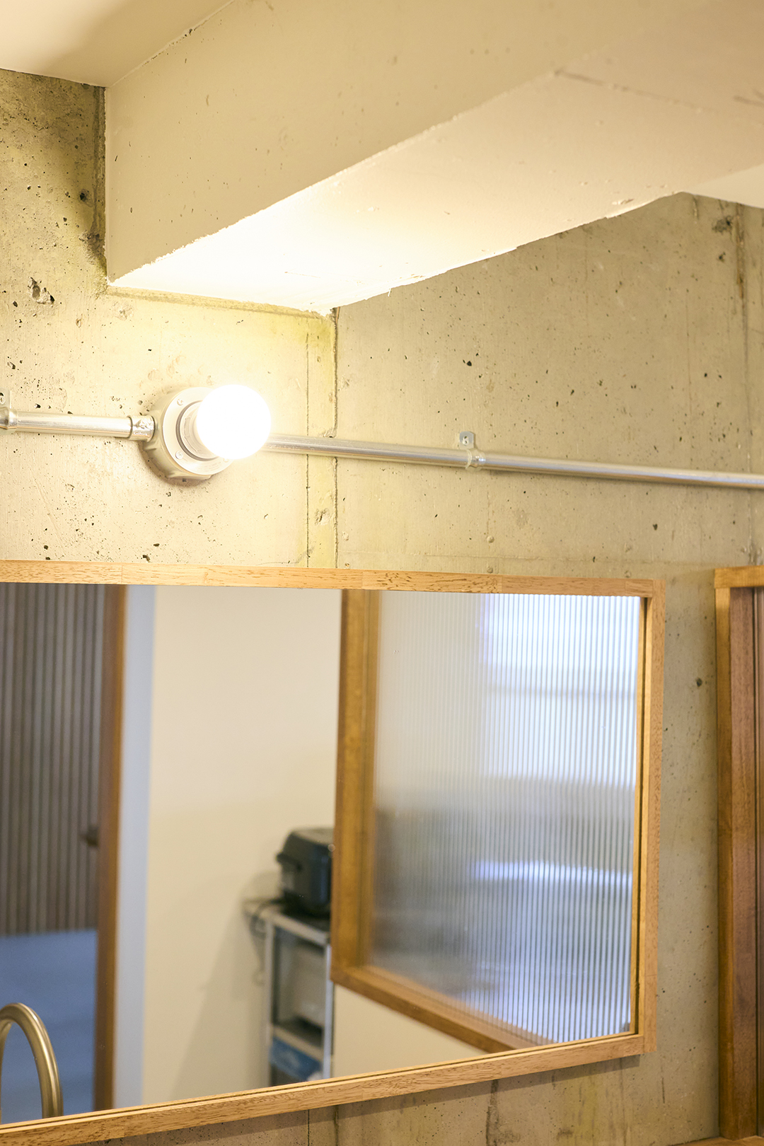 ユニークな仕上げが織りなす、創作的ミッドセンチュリー Vol.15