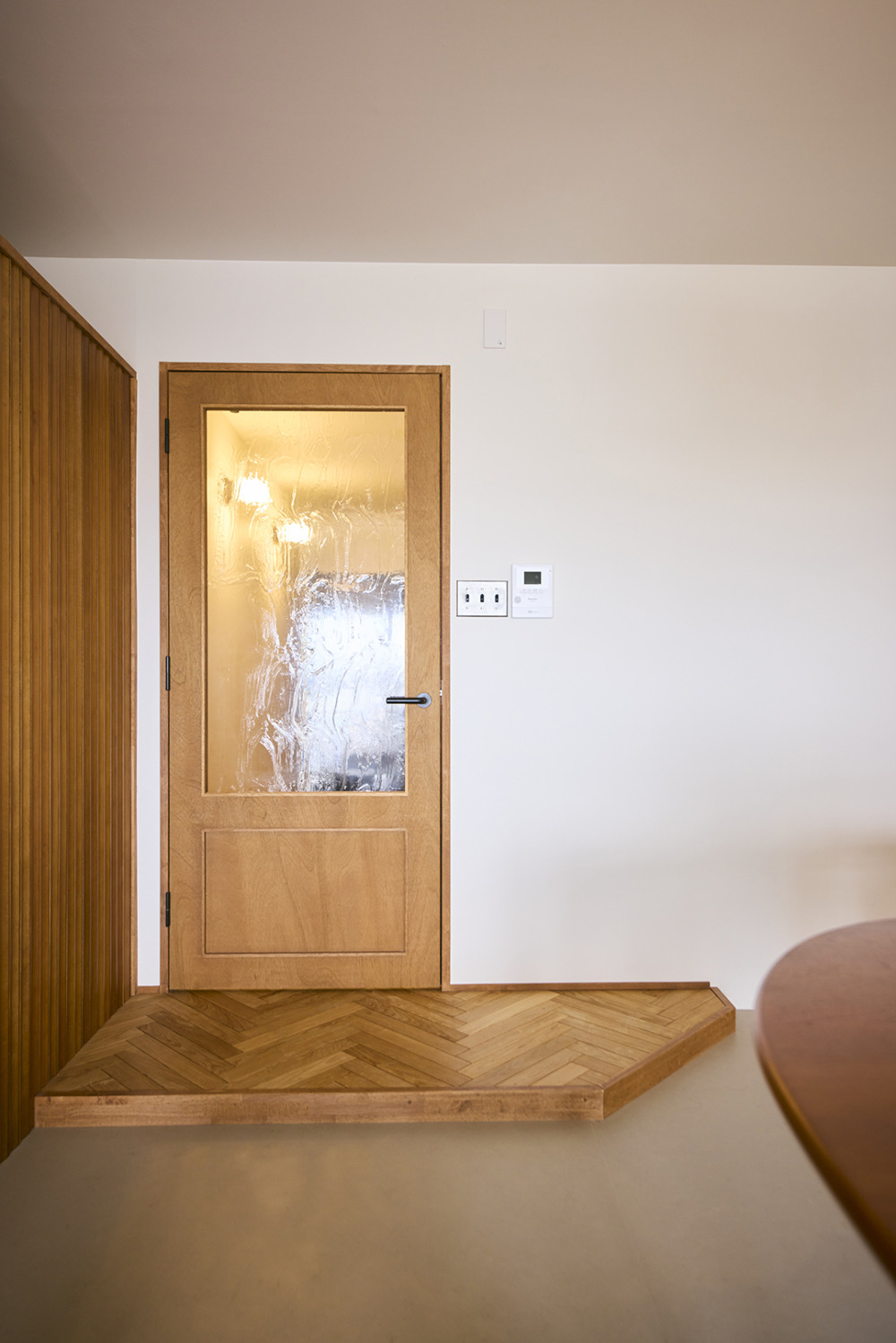 ユニークな仕上げが織りなす、創作的ミッドセンチュリー Vol.20