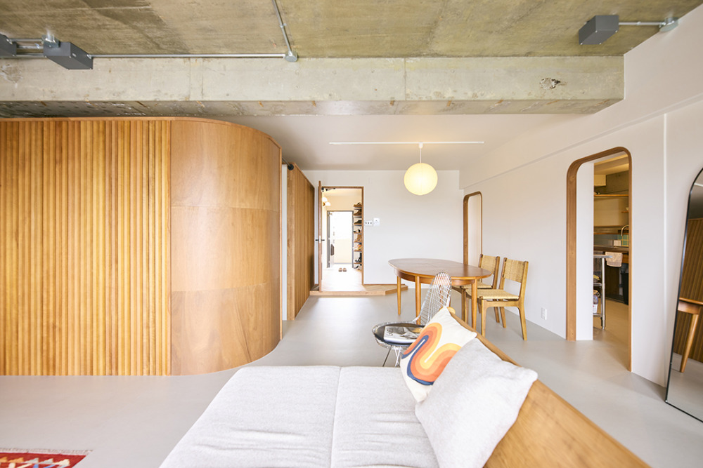 ユニークな仕上げが織りなす、創作的ミッドセンチュリー Vol.2