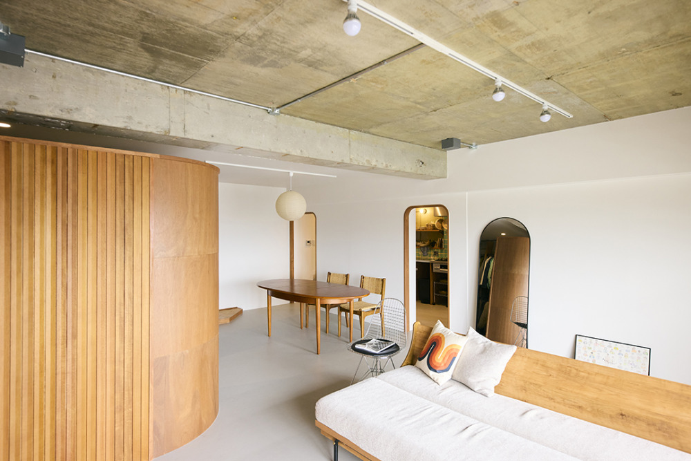 ユニークな仕上げが織りなす、創作的ミッドセンチュリー Vol.10